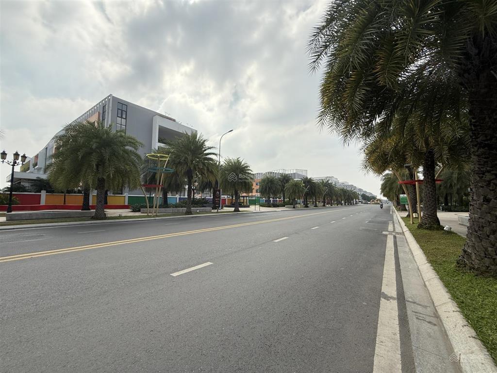 Bán gấp căn nhà phố 5 tầng có sổ hồng 144m thổ cư, giá rẻ nhất thị trường chỉ 23 tỷ  0906 454 ***