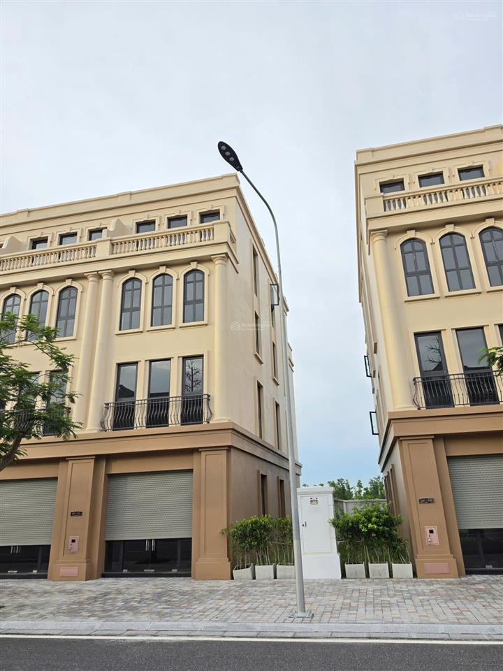 Cần bán căn 135m2  đối diện công viên  giá chỉ 11.5 tỷ hàng thô (vũ yên)
