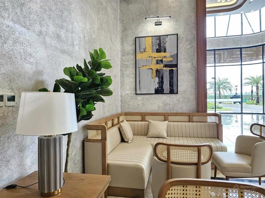 Chính chủ cần bán căn hộ 2pn 80m2 căn góc vòng cung view cực thoáng đẹp, giá 5.1 tỷ bao thuế phí