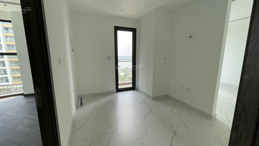 Chính chủ cần bán căn hộ 2pn 80m2 căn góc vòng cung view cực thoáng đẹp, giá 5.1 tỷ bao thuế phí