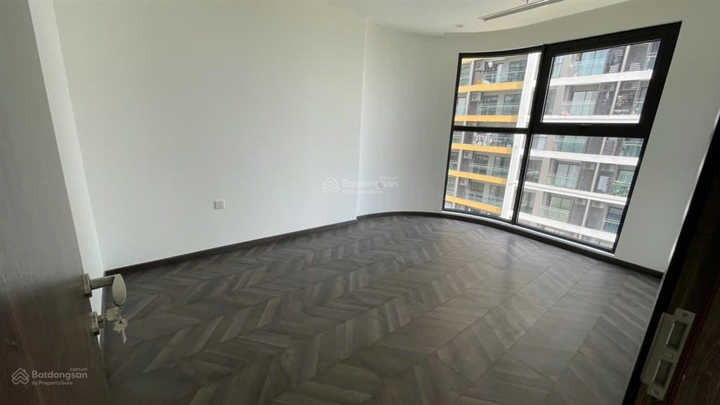 Chính chủ cần bán căn hộ 2pn 80m2 căn góc vòng cung view cực thoáng đẹp, giá 5.1 tỷ bao thuế phí