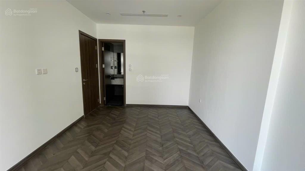 Chính chủ cần bán căn hộ 2pn 80m2 căn góc vòng cung view cực thoáng đẹp, giá 5.1 tỷ bao thuế phí