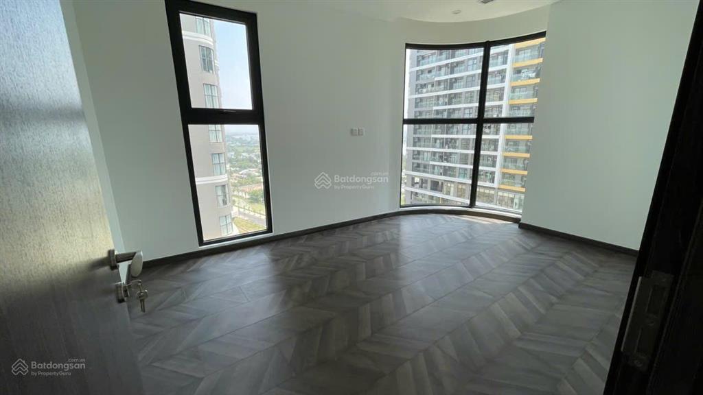 Chính chủ cần bán căn hộ 2pn 80m2 căn góc vòng cung view cực thoáng đẹp, giá 5.1 tỷ bao thuế phí