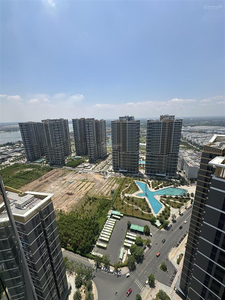 Bán căn 3pn 81.5 m2 view quảng trường và hồ bơi giá chỉ 4.09 tỷ ký cdt thanh toán tiến độ
