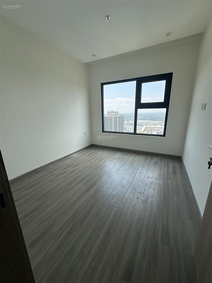 Bán căn 3pn 81.5 m2 view quảng trường và hồ bơi giá chỉ 4.09 tỷ ký cdt thanh toán tiến độ