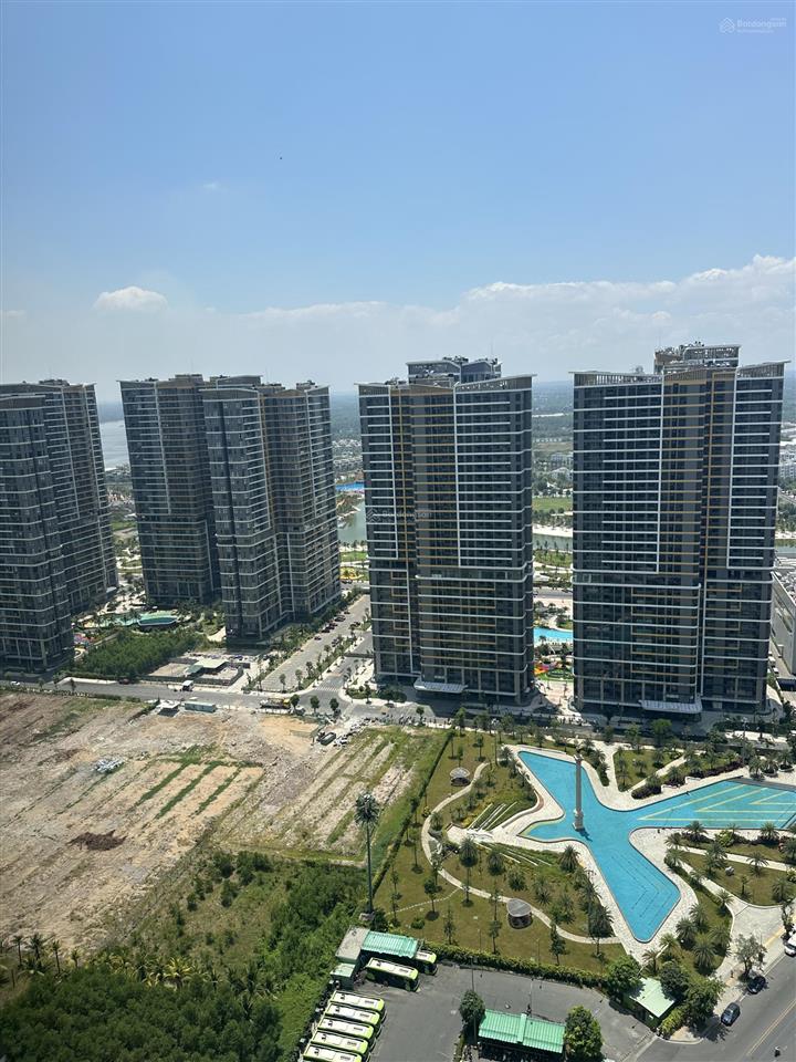 Bán căn 3pn 81.5 m2 view quảng trường và hồ bơi giá chỉ 4.09 tỷ ký cdt thanh toán tiến độ