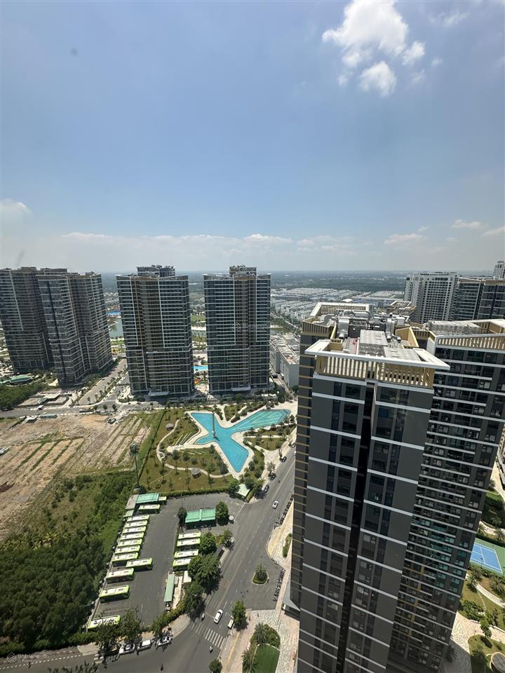 Bán căn 3pn 81.5 m2 view quảng trường và hồ bơi giá chỉ 4.09 tỷ ký cdt thanh toán tiến độ