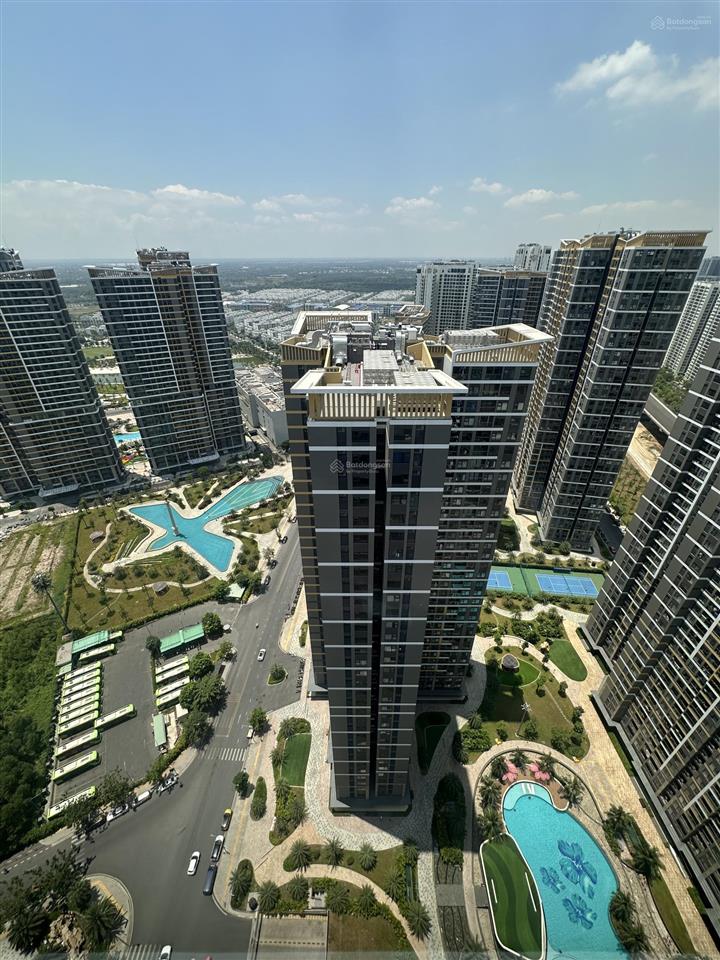 Bán căn 3pn 81.5 m2 view quảng trường và hồ bơi giá chỉ 4.09 tỷ ký cdt thanh toán tiến độ