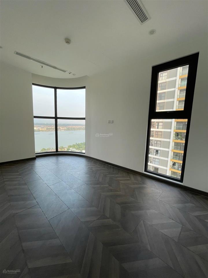 Bán căn góc beverly kính vòng cung 2pn+2wc 80m2 nhà mới hoàn toàn giá chỉ 5 tỷ (đã full vat+ kpbt)