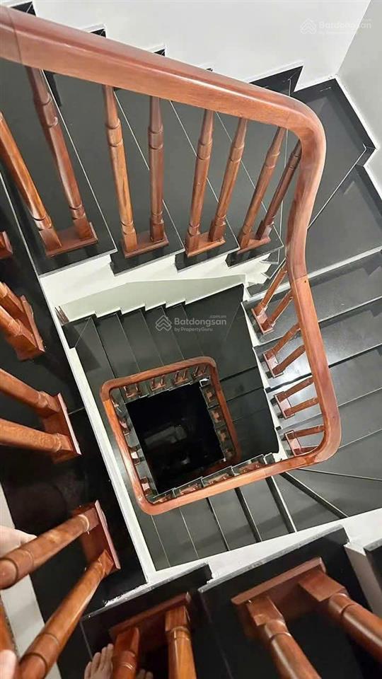 Cần cho thuê nhà nguyên căn 6 tầng  đủ đồ  3 ngủ  giá 13,5 triệu