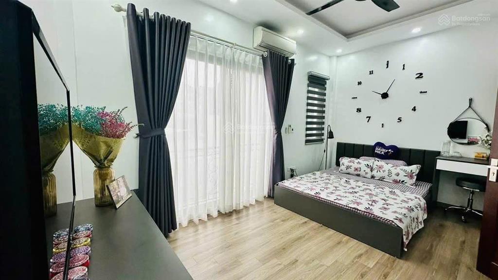 Cần cho thuê nhà nguyên căn 6 tầng  đủ đồ  3 ngủ  giá 13,5 triệu
