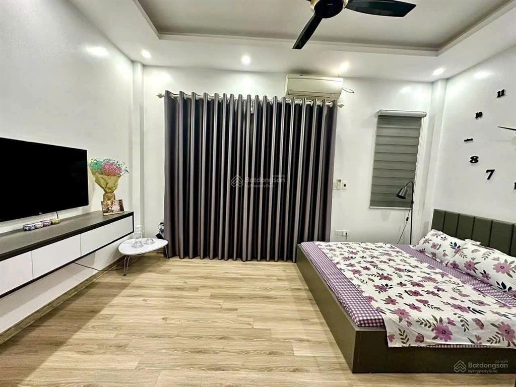 Cần cho thuê nhà nguyên căn 6 tầng  đủ đồ  3 ngủ  giá 13,5 triệu