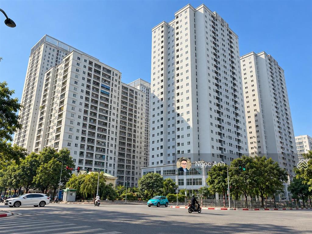 Cho thuê mặt bằng chân đế chung cư nguyễn thị định, cầu giấy, 165m2, mặt tiền 25m, giá 130 triệu