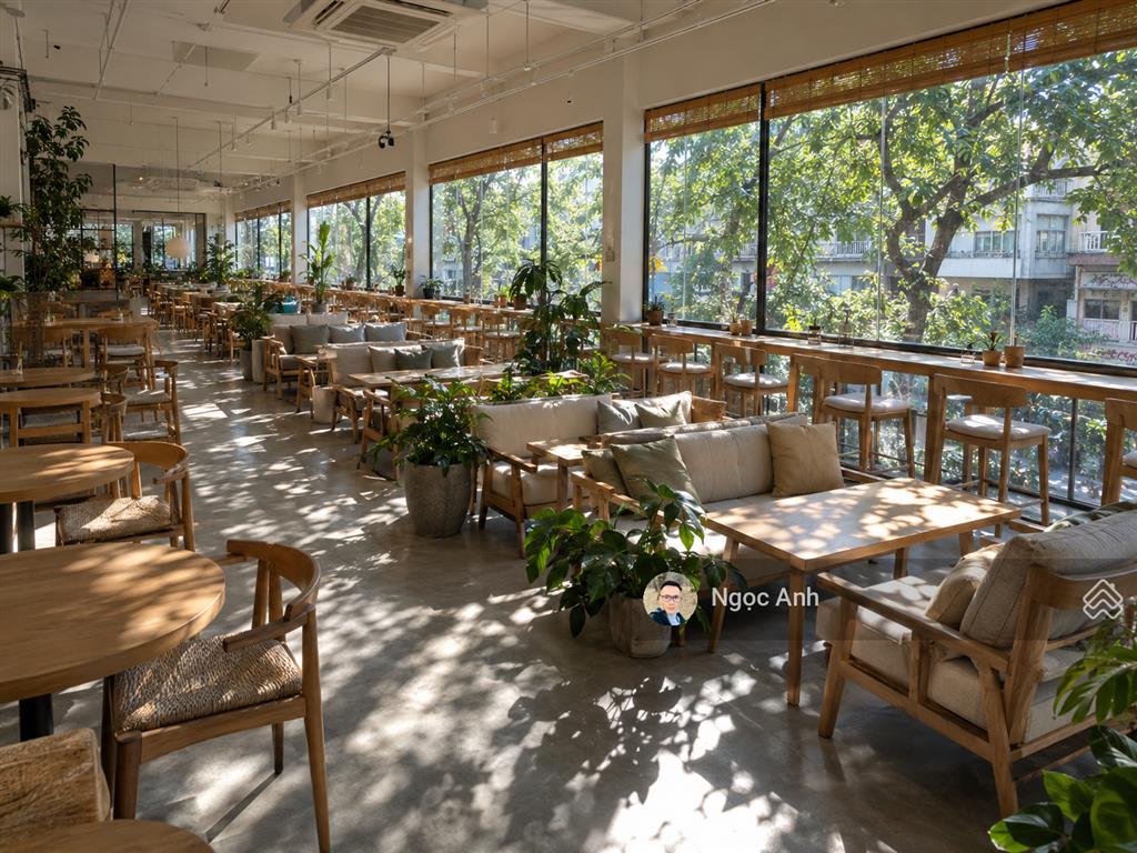 Cho thuê mặt bằng 3 tầng phố đỗ quang, cầu giấy, sàn 120m2, mặt tiền 18m, giá 145 triệu