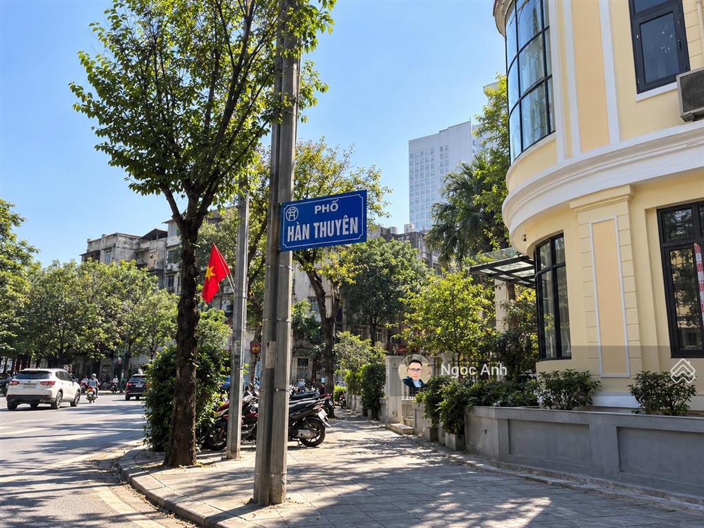 Cho thuê tòa nhà mặt phố hàn thuyên, hai bà trưng, 253m2 x 6 tầng, mặt tiền 13m, giá 450 triệu