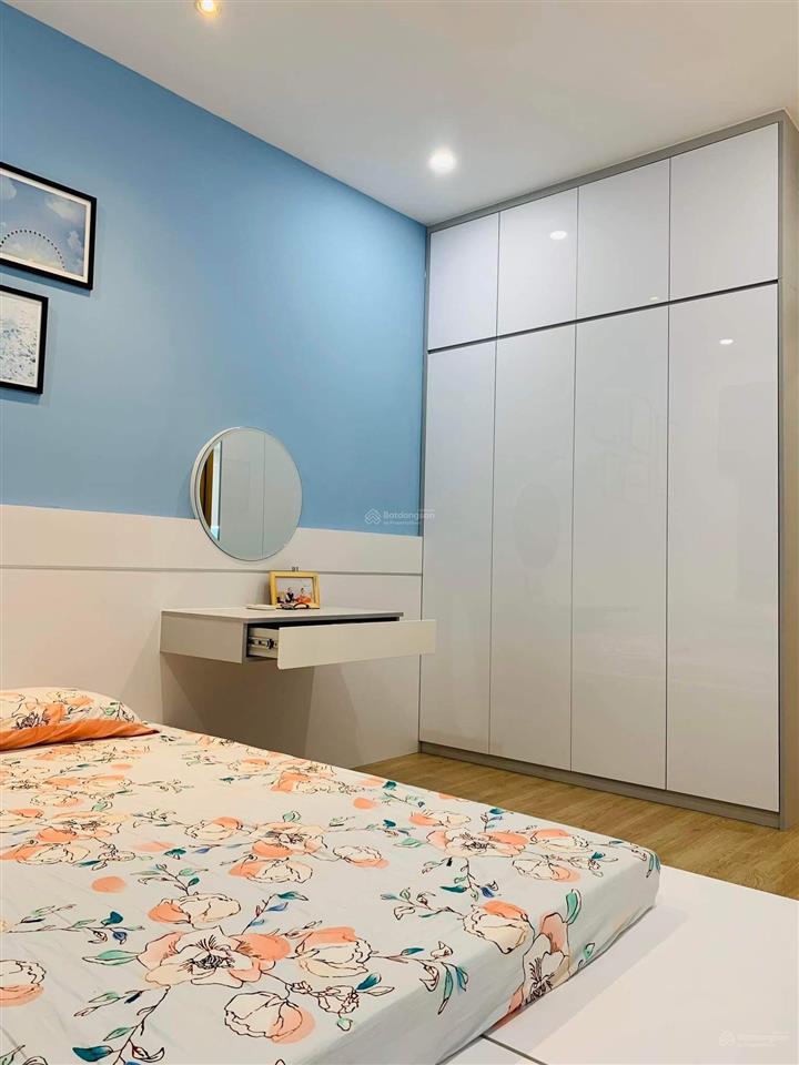 Cần bán gấp căn hộ emerald 63m2  2pn1wc giá 4.9 tỷ [ bao phí thuế] nhà ntcb dính tường
