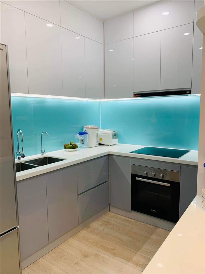 Cần bán gấp căn hộ emerald 63m2  2pn1wc giá 4.9 tỷ [ bao phí thuế] nhà ntcb dính tường