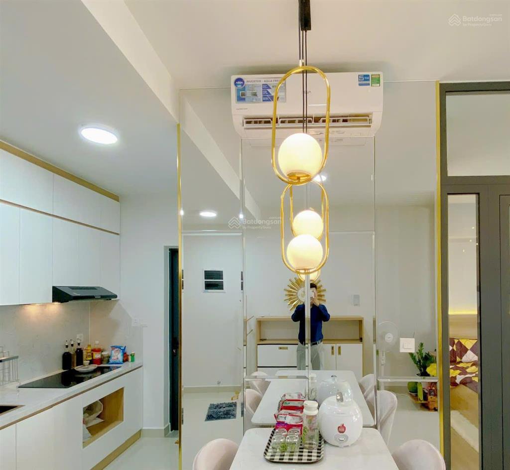 Bán căn emerald 53m2  1pn1wc giá 4.3 tỷ bao hết, nhà ntcb dính tường