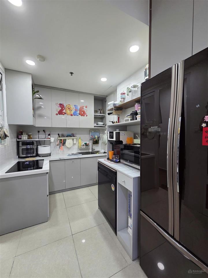 Bán căn hộ ruby 96m  3pn  2wc + 1 kho, giá bán 5.7 tỷ đã có sổ. nhà full nội thất đẹp