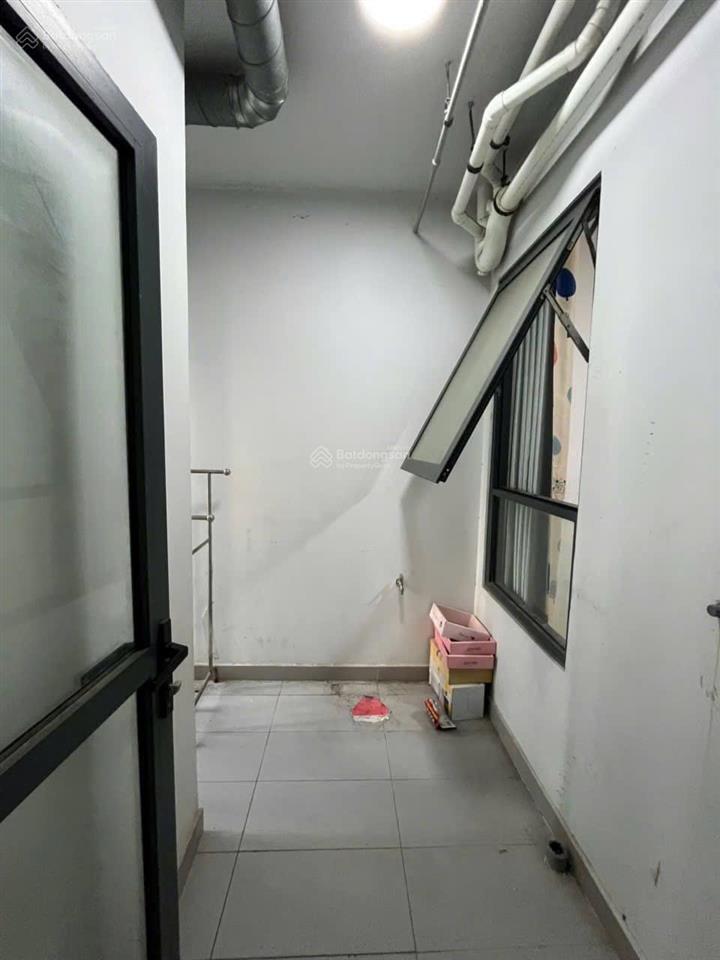 Bán gấp căn emerald (71m22pn2wc) giá 5.4 tỷ bao hết, nhà nội thất cơ bản dính tường, view nội khu