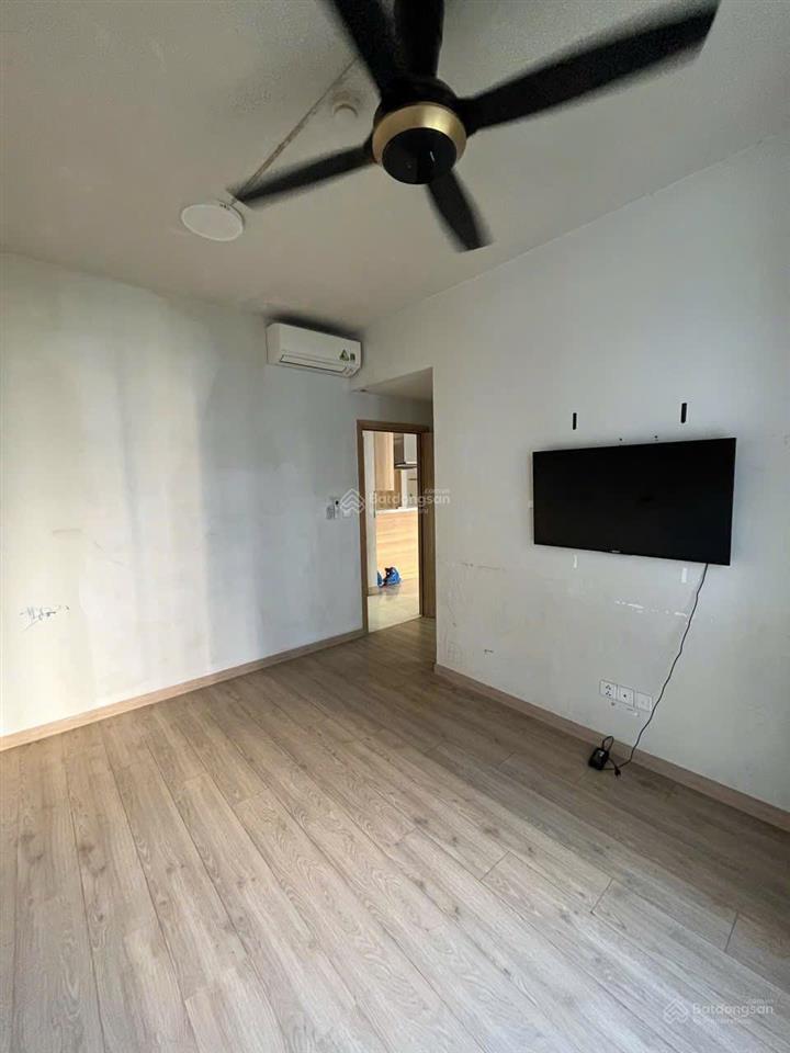 Bán gấp căn emerald (71m22pn2wc) giá 5.4 tỷ bao hết, nhà nội thất cơ bản dính tường, view nội khu
