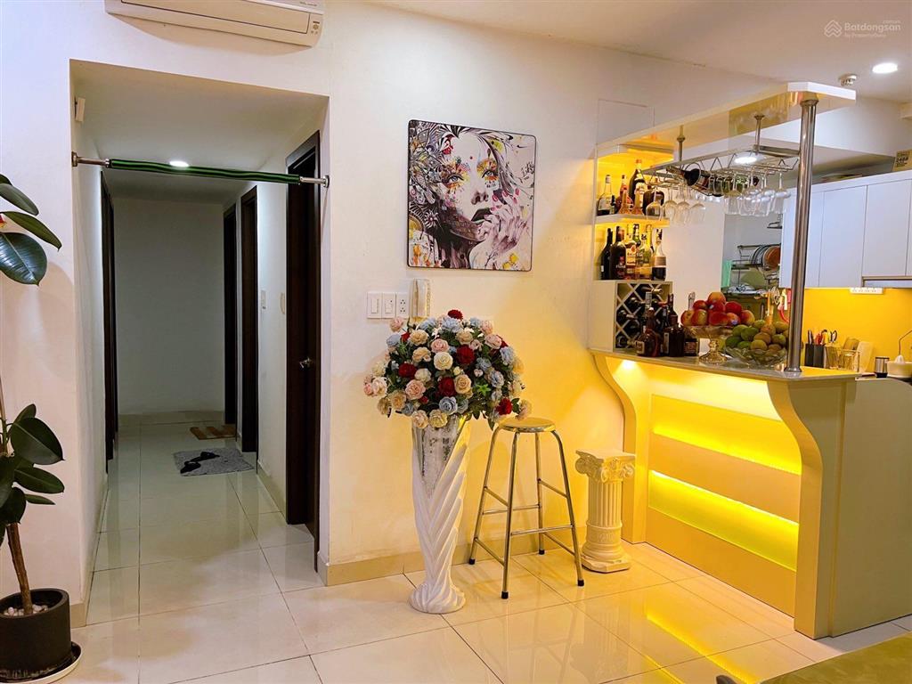 Chính chủ cần bán căn hộ ruby celadon giá 5.5 tỷ 3pn2wc, giá còn thương lượng