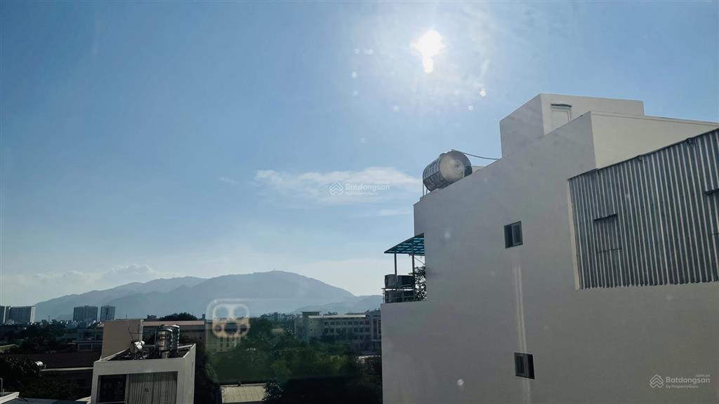 Cho thuê căn hộ mới trung tâm phố tây nha trang