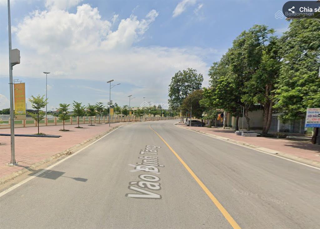 Trục sân vận động quán lào đường nhựa ô tô tải tránh nhau.