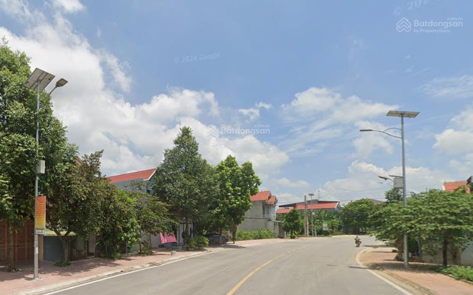Trục sân vận động quán lào đường nhựa ô tô tải tránh nhau.