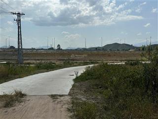 Chủ cần tiền bán nhanh lô đất đẹp giá rẻ dt 247m2 ngang 8m, đường rộng 5m, gần kcn becamex, 850tr