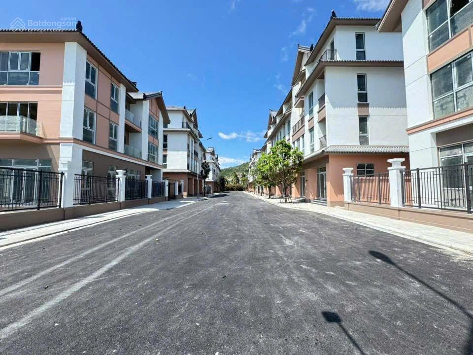 Hot! căn xẻ khe hướng đông bắc cạnh công viên hồ bơi  vinhomes pearl bay nha trang  giá 17 tỷ