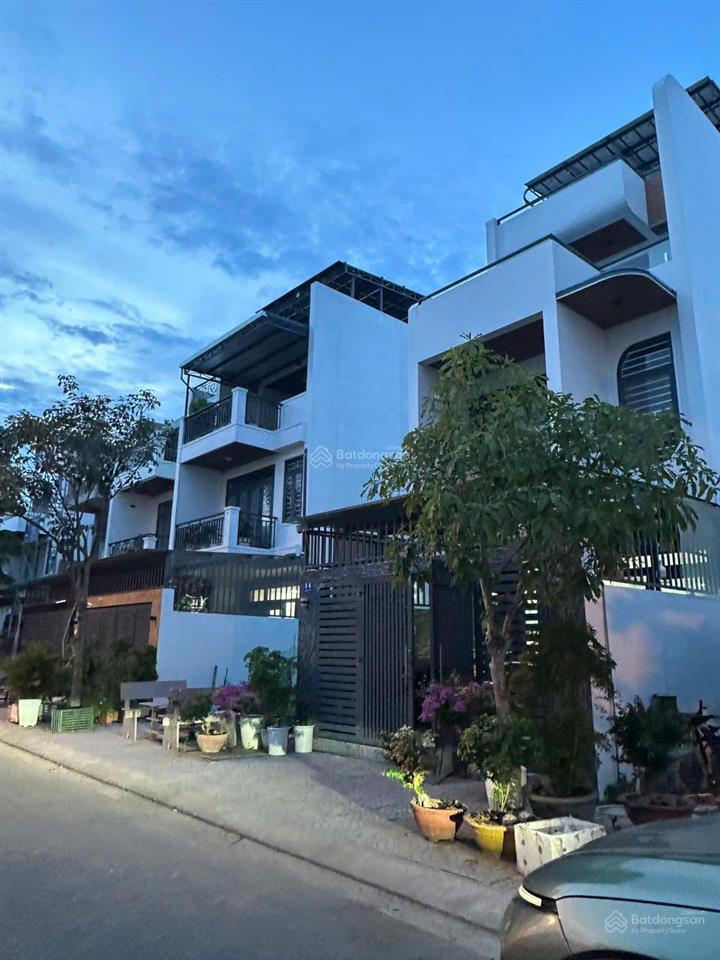 Bán gấp căn nhà đẹp 3 tầng kđt mỹ gia 2 mặt thoáng, full nội thất xịn, view cực chill, giá 9,35 tỷ