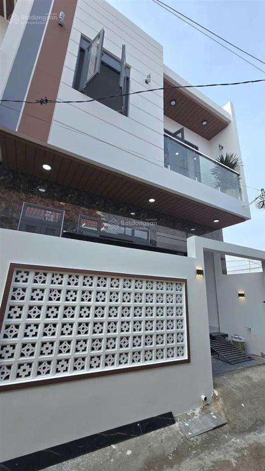 Hạ giá 300tr bán nhà đẹp full nội thất đối diện trung tâm thương mại the cappella, giá 9,6 tỷ