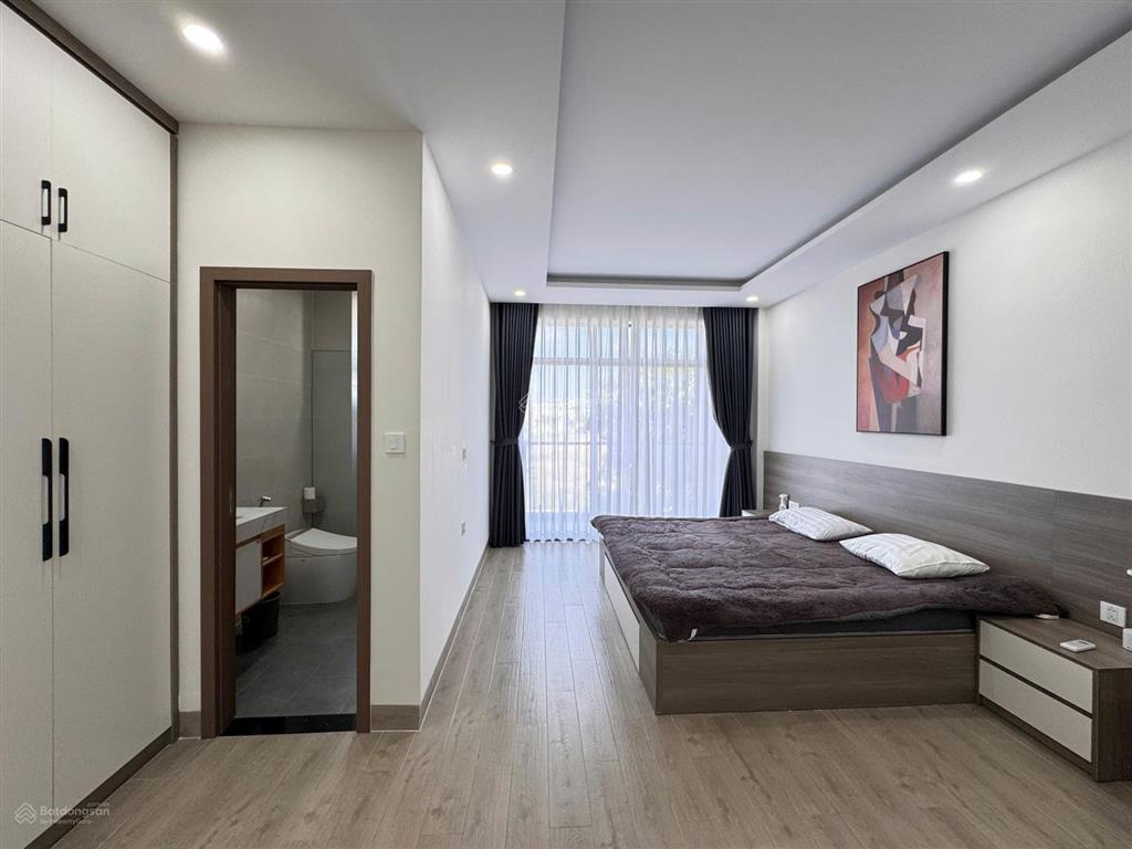 Hạ giá 300tr bán nhà đẹp full nội thất đối diện trung tâm thương mại the cappella, giá 9,6 tỷ
