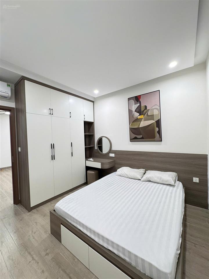 Hạ giá 300tr bán nhà đẹp full nội thất đối diện trung tâm thương mại the cappella, giá 9,6 tỷ