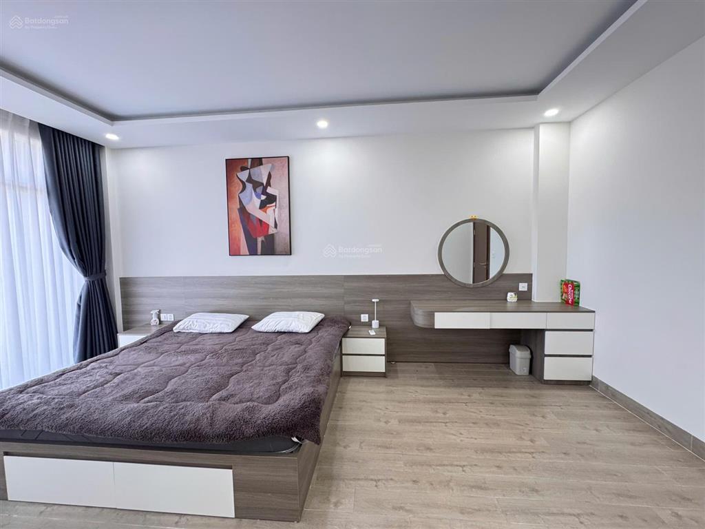Hạ giá 300tr bán nhà đẹp full nội thất đối diện trung tâm thương mại the cappella, giá 9,6 tỷ