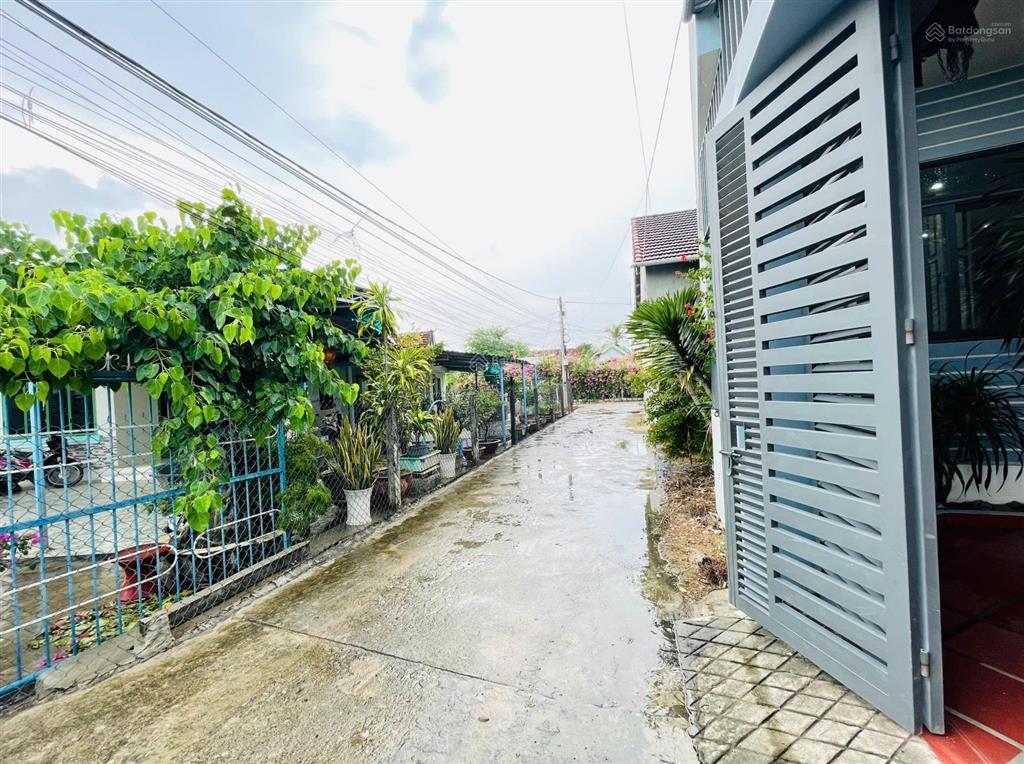 Hiếm! nhà đẹp 2 tầng ven nha trang giá rẻ có sân đỗ 2 ô tô  full nội thất mới xịn xò  chỉ 2,4 tỷ