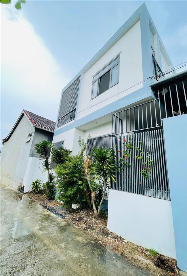 Hiếm! nhà đẹp 2 tầng ven nha trang giá rẻ có sân đỗ 2 ô tô  full nội thất mới xịn xò  chỉ 2,4 tỷ