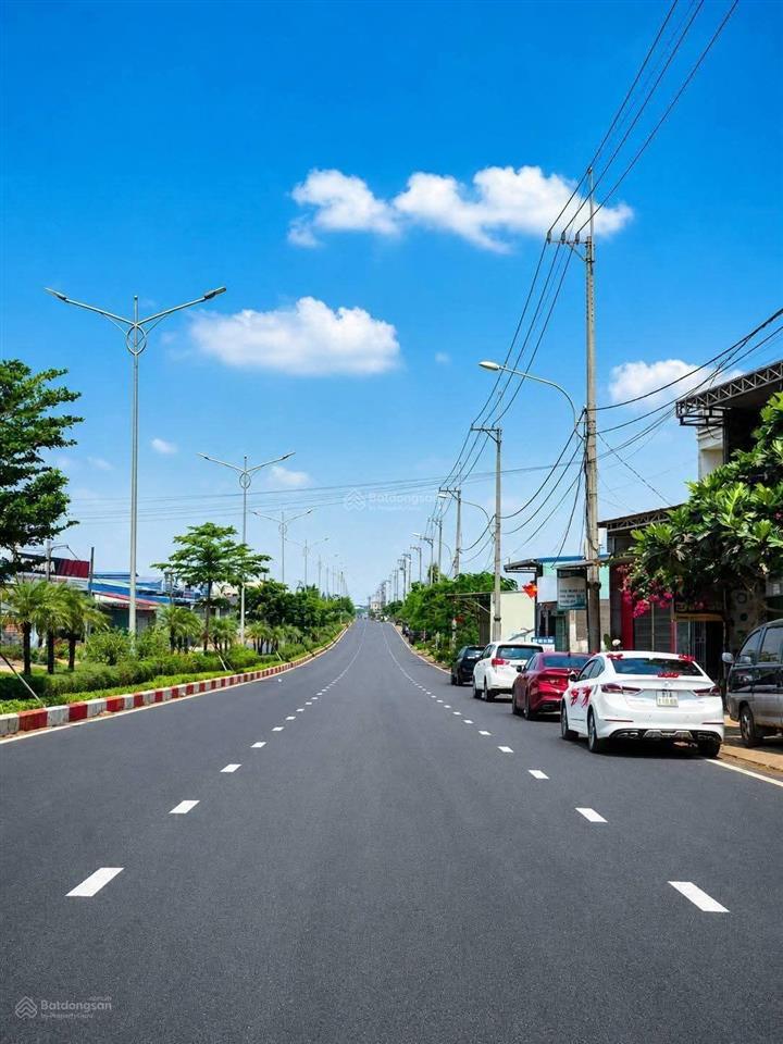 Nhà mặt tiền nguyễn chí thanh vị trí đẹp