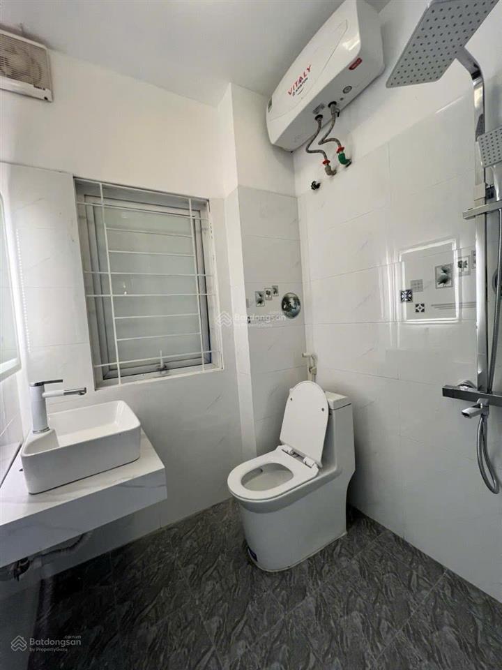 Cho thuê nhà 5 tầng phạm ngọc thạch lô góc 2 mặt thoáng full nội thất giá 18tr/tháng