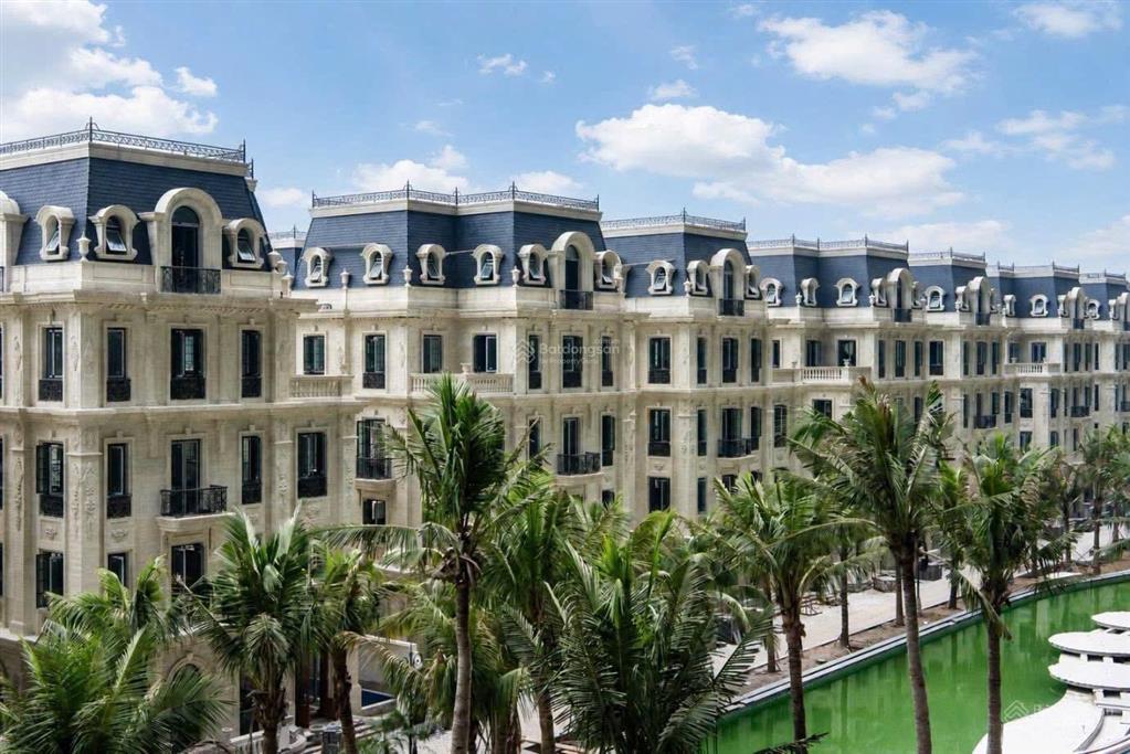 Tặng voucher áp sẵn 20% trực tiếp vào giá (chiết khấu gần 5 tỷ)