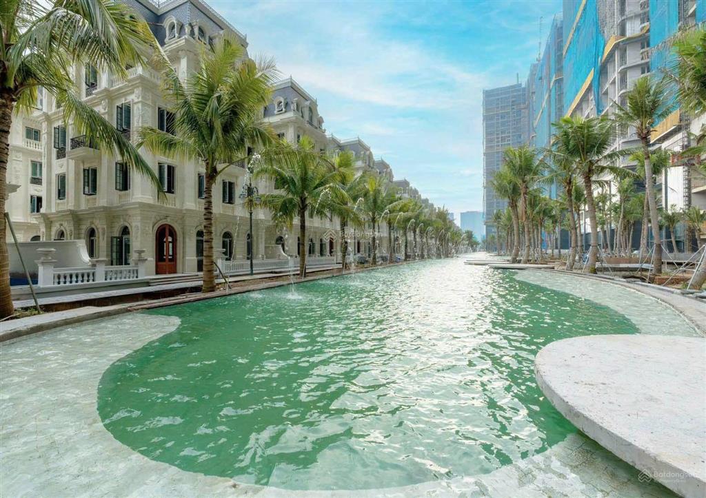 Tặng voucher áp sẵn 20% trực tiếp vào giá (chiết khấu gần 5 tỷ)