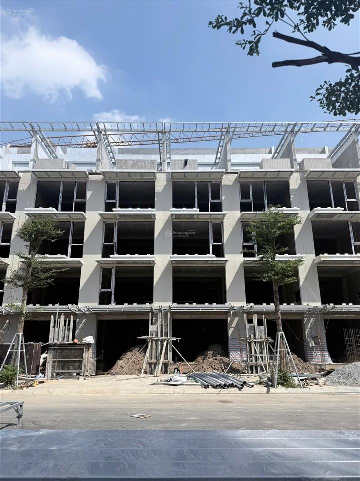 Bán shophouse 5 tầng giá 28 tỷ nhận nhà ngay!!