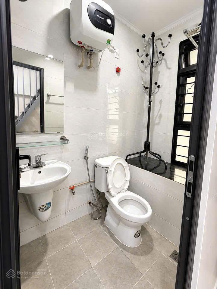 Cho thuê phòng trọ ngõ 138 hạ đình 2 tầng gần 40m2 3.5 triệu/tháng