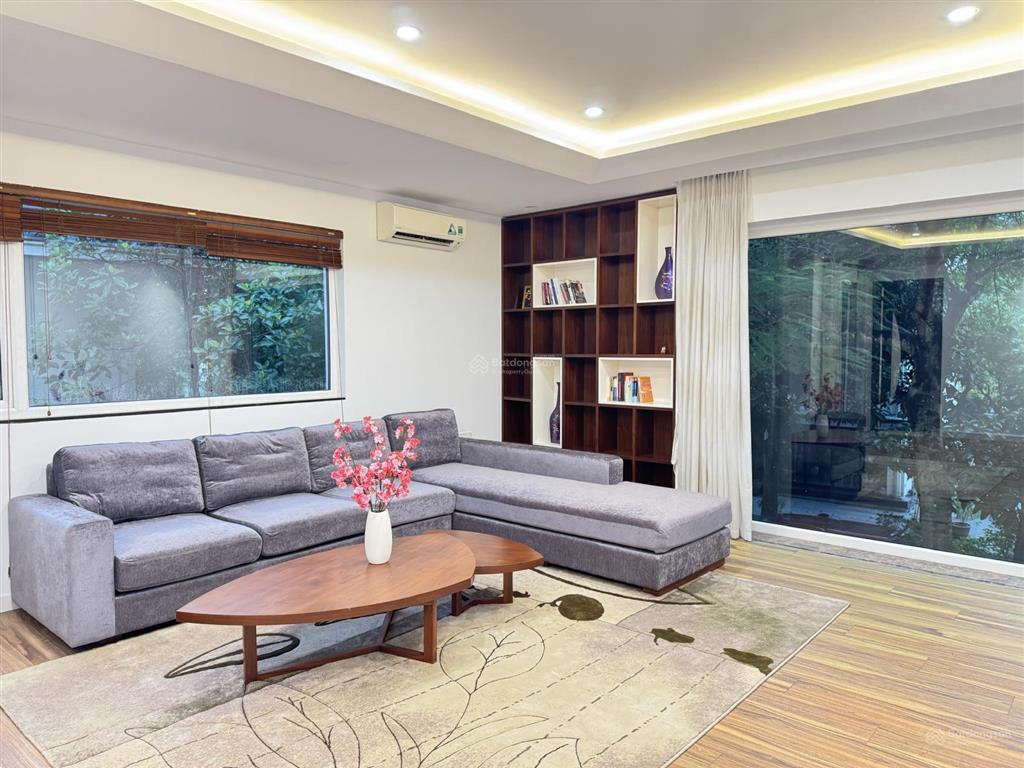 Cho thuê biệt thự đơn lập vườn tùng ecopark 324m2, 40 triệu/th xách vali về ở
