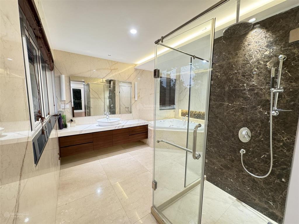 Cho thuê biệt thự đơn lập vườn tùng ecopark 324m2, 40 triệu/th xách vali về ở