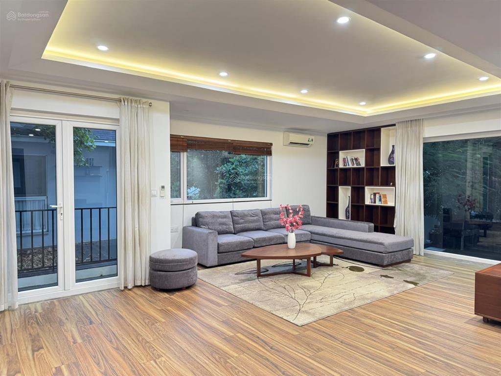 Cho thuê biệt thự đơn lập vườn tùng ecopark 324m2, 40 triệu/th xách vali về ở