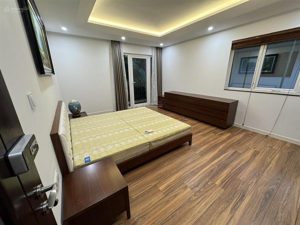 Cho thuê biệt thự đơn lập vườn tùng ecopark 324m2, 40 triệu/th xách vali về ở
