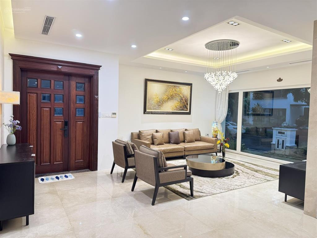 Cho thuê biệt thự đơn lập vườn tùng ecopark 324m2, 40 triệu/th xách vali về ở