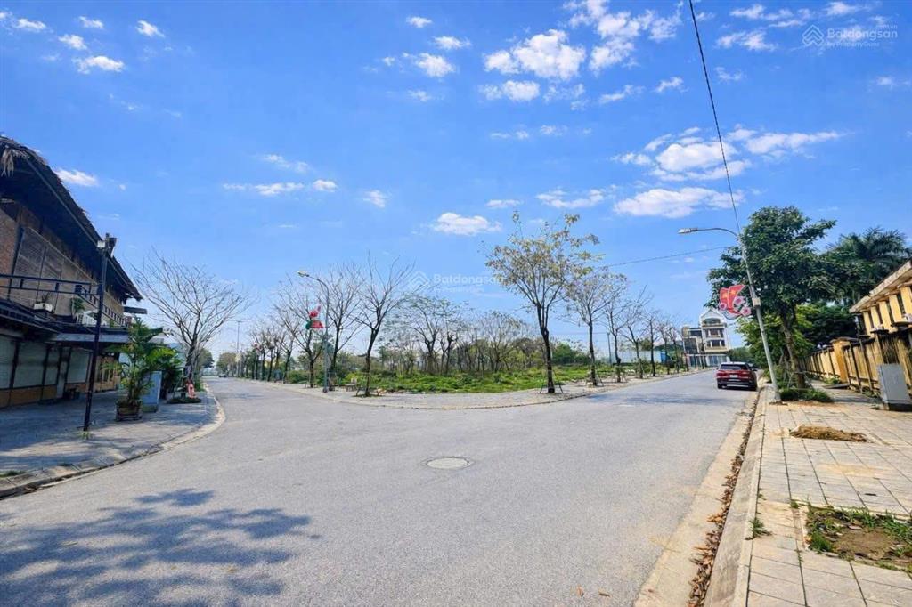 Bán đất biệt thự kđt nguyên khê chỉ 11xtr/m2, đường 15m vỉa hè kinh doanh các loại, 359 m2